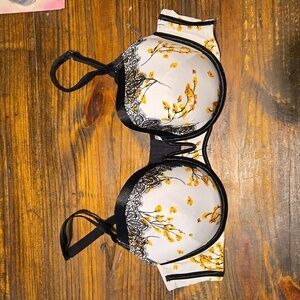 Cacique Floral Balconette Underwire Bra Size 44C